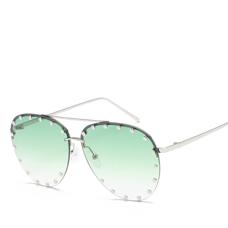 Chic Gradient Green Sunglasses